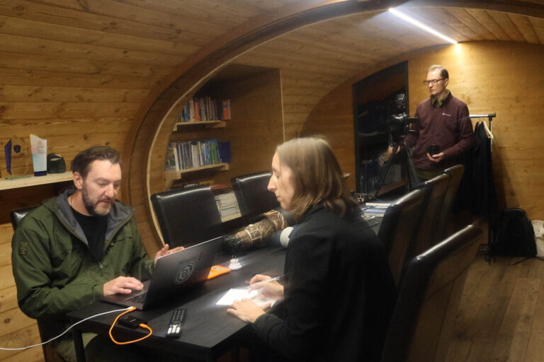 A special Digital Camera Magazine's Reader’s Challenge at our wildlife hide in Estonia in partnership with Sony and wildlife photographer Paul Browning.