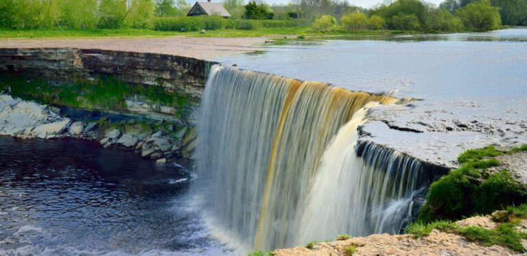 Ja╠êgala Waterfall