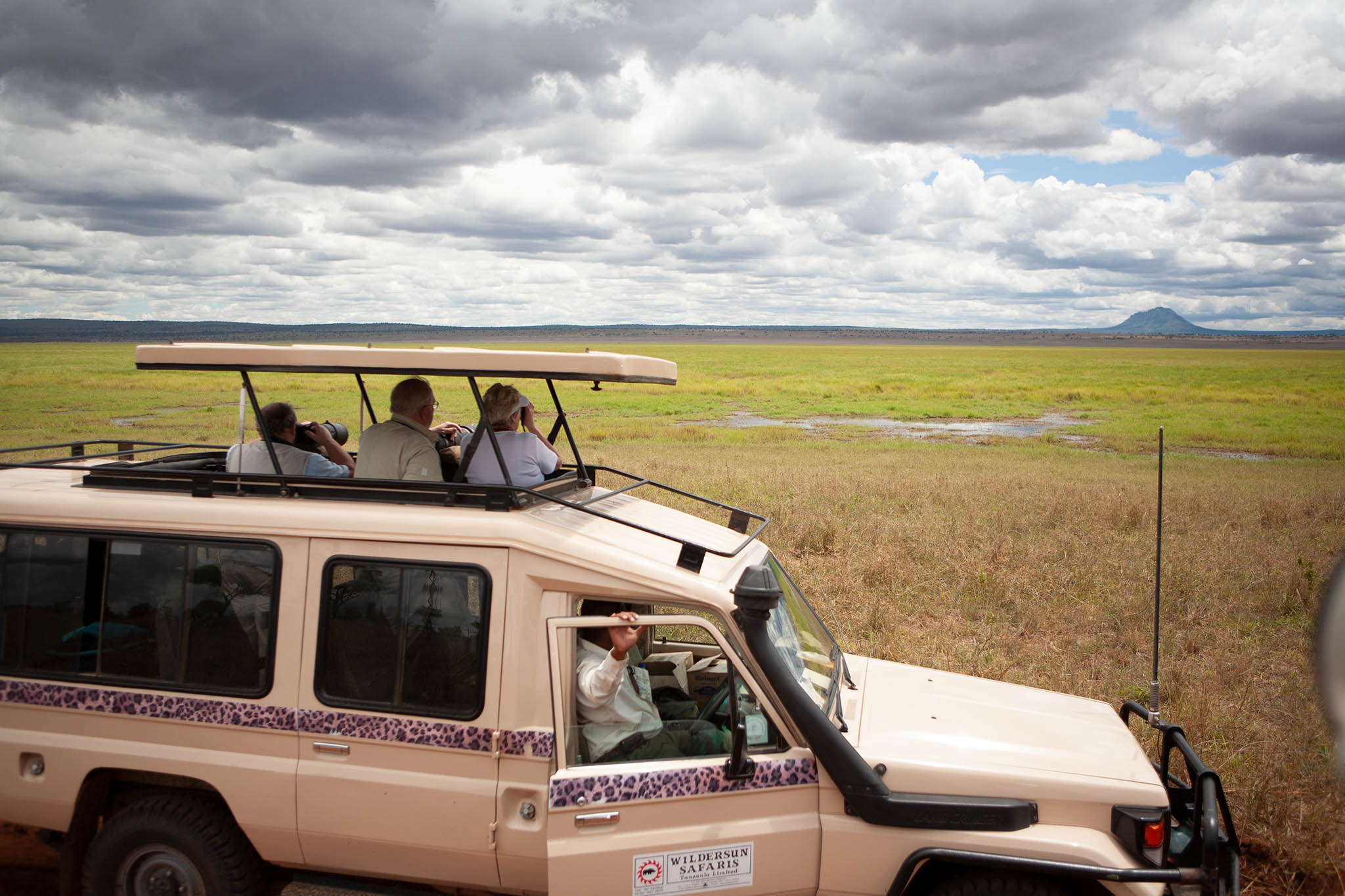 safari vehicle on our wildlife photographic safaris